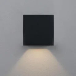 Väggarmatur